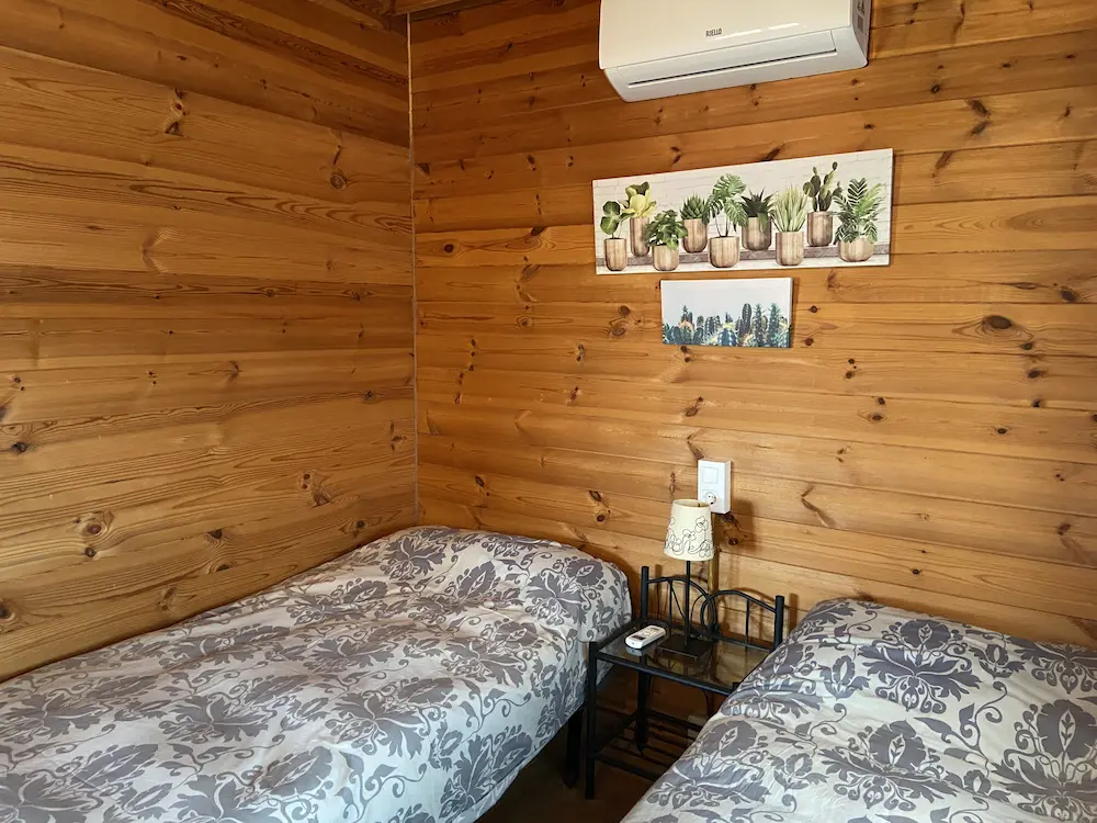 Dormitorio de dos camas - Cabaña Bañuelos